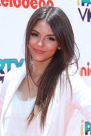 53689_VictoriaJustice_iPartywithVictoriousscreening_040611_022_122_200lo.jpg