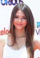 53728_VictoriaJustice_iPartywithVictoriousscreening_040611_016_122_482lo.jpg