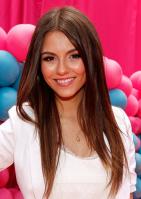 53730_VictoriaJustice_iPartywithVictoriousscreening_040611_025_122_566lo.jpg