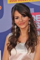 78102_Victoria_Justice_-_2008_MTV_Video_Music_Awards_-_7th_Sept_026_122_967lo.jpg