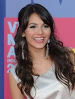 78190_Victoria_Justice_-_2008_MTV_Video_Music_Awards_-_7th_Sept_030_122_861lo.jpg