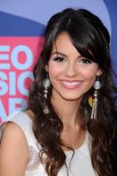 78390_Victoria_Justice_-_2008_MTV_Video_Music_Awards_-_7th_Sept_034_122_1118lo.jpg