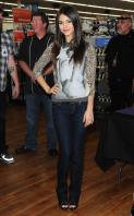 93523_VictoriaJustice_CDSigningWal_Mart_DuarteCalifornia_130811_302_122_143lo.JPG