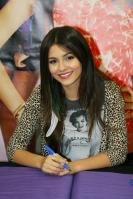 93818_VictoriaJustice_CDSigningWal_Mart_DuarteCalifornia_130811_316_122_611lo.jpg