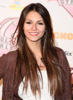 CNMVJOQEF0_Victoria_Justice_-_premiere_of_Nickelodeons_School_Gyrls_-_February_15_3_.jpg