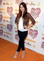 K0XFL3SUNO_Victoria_Justice_-_premiere_of_Nickelodeons_School_Gyrls_-_February_15_9_.jpg