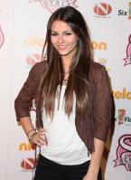 V0MHVP2GUF_Victoria_Justice_-_premiere_of_Nickelodeons_School_Gyrls_-_February_15_4_.jpg