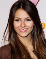 VFFUKXIRVF_Victoria_Justice_-_premiere_of_Nickelodeons_School_Gyrls_-_February_15_1_.jpg