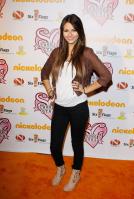 X9YQF7Z5PK_Victoria_Justice_-_premiere_of_Nickelodeons_School_Gyrls_-_February_15_8_.jpg