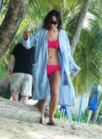 71284_Myleene_Klass_on_a_photo_shoot_in_Barbados__Feb222010_023_122_1148lo.jpg