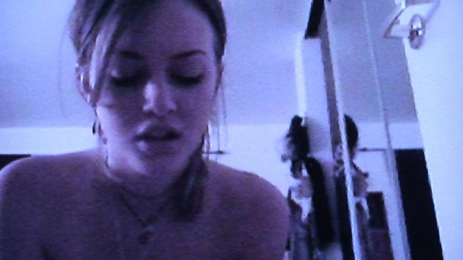 02609_leighton-meester-sex-tape-topless-20_123_389lo.jpg