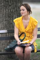 20092_Leighton_Meester_On_the_set_of_Gossip_girl_NYC_270709_038_123_343lo.jpg