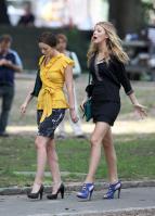 20098_Blake_Lively-Leighton_Meester_On_the_set_of_Gossip_girl_NYC_270709_007_123_508lo.jpg