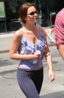 20144_Leighton_Meester_GG-OnSet_270709_004_123_435lo.jpg