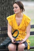 20152_Leighton_Meester_On_the_set_of_Gossip_girl_NYC_270709_037_123_598lo.jpg