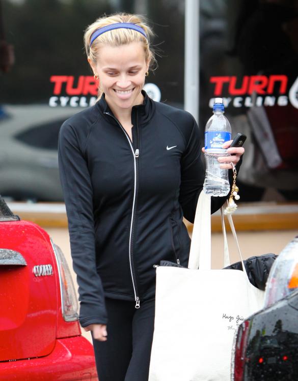 58854_reese_witherspoon_leaving_a_spin_class-007_122_245lo.jpg