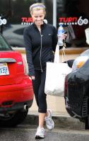 58856_reese_witherspoon_leaving_a_spin_class-006_122_197lo.jpg