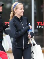 58875_reese_witherspoon_leaving_a_spin_class-008_122_414lo.jpg