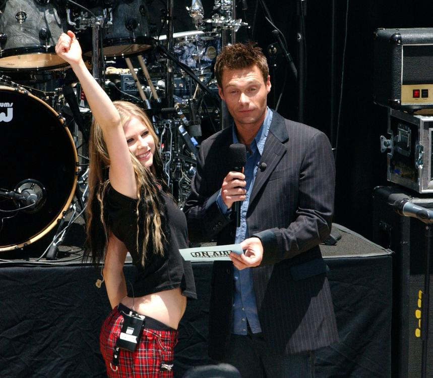 45537_AvrilLavigne_2004OnAirWithRyanSeacrest_June24th_045_122_960lo.jpg