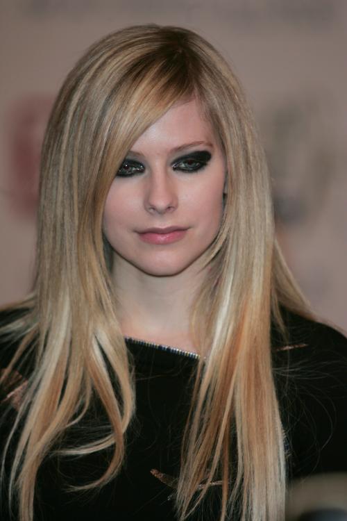 47552_celebutopiaavrillavigne2007b_122_1020lo.jpg