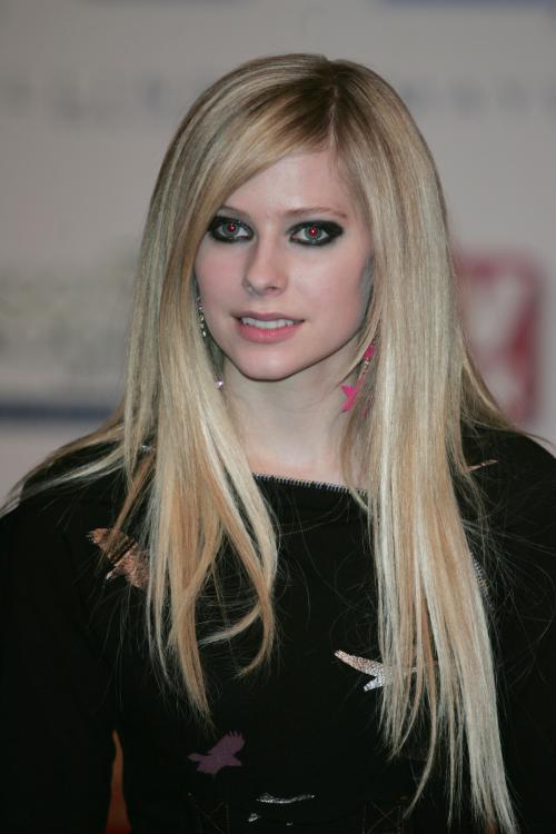 48102_celebutopiaavrillavigne2007tvw_122_540lo.jpg