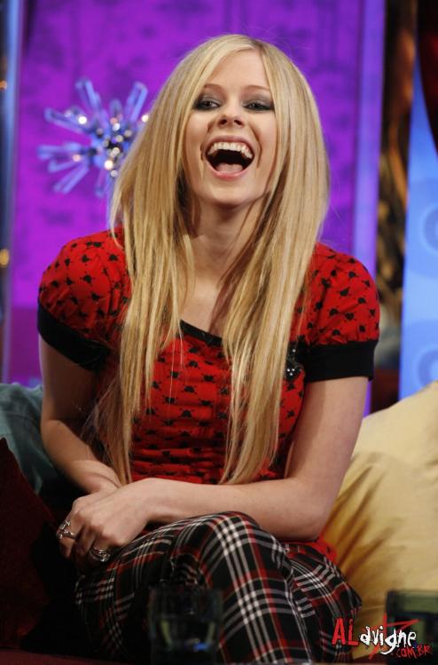 94080_Avril_Lavigne_04_122_328lo.jpg