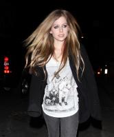 101657407_avrillavigne-2010premierenightclub6oct-19tc.jpg