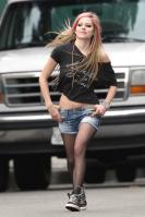 109747884_avrillavigne-whatthehellmusicvideoset4dec-08tc.jpg