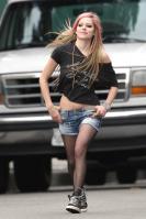 109747884_avrillavigne-whatthehellmusicvideoset4dec-08tc.jpg