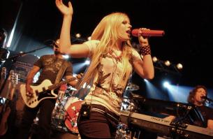 33805_Avril_Lavigne_amst3_122_877lo.jpg