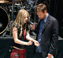 44854_AvrilLavigne_2004OnAirWithRyanSeacrest_June24th_005_122_418lo.jpg