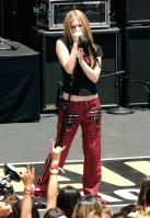 44958_AvrilLavigne_2004OnAirWithRyanSeacrest_June24th_013_122_763lo.jpg