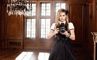 62310_AvrilLavigneCanon4_122_1176lo.jpg