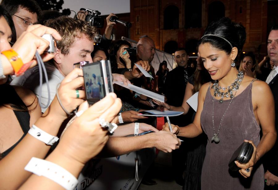 21362_salma_hayek_2009_alma_awards_18_122_358lo.jpg