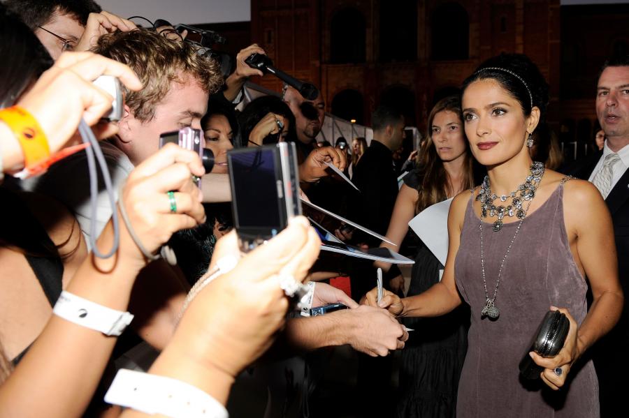 21372_salma_hayek_2009_alma_awards_19_122_482lo.jpg