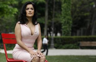 salmahayekspflmix46so9.jpg