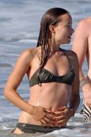 13177_0825_olivia_wilde_bikini_05_480x720_122_140lo.jpg