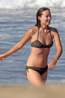 13190_0825_olivia_wilde_bikini_14_480x720_122_112lo.jpg