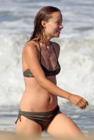 13194_0825_olivia_wilde_bikini_15_480x720_122_178lo.jpg