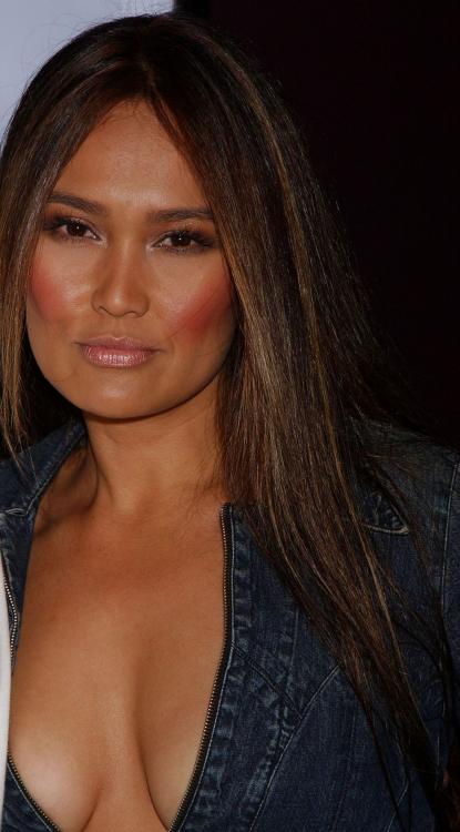 20064_Tia_Carrere-03_122_882lo.jpg