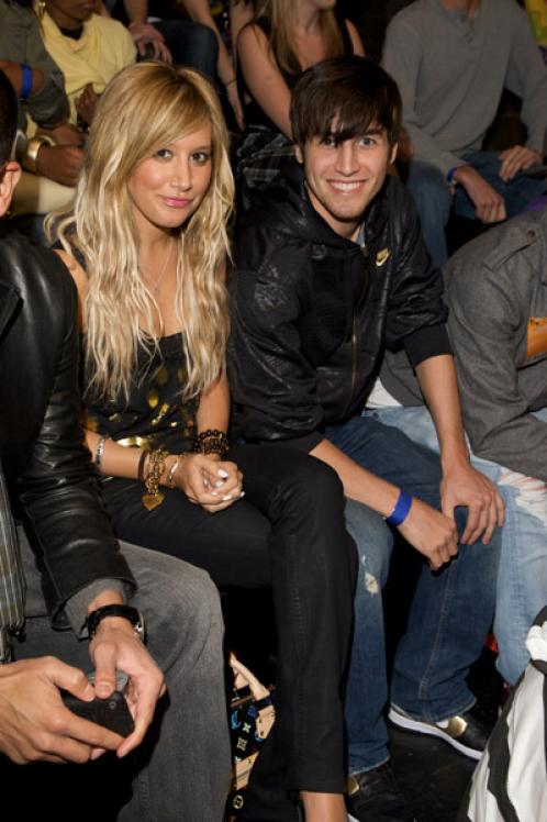 43141_ashley_tisdale_3_18_6_183311_122_354lo.jpg