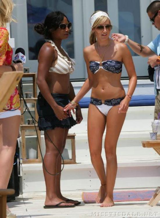 43238_ashley_tisdale_bikini_45tn4erjg45_jpg_122_373lo.jpg