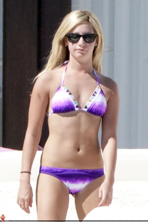 43256_ashley_tisdale_bikini_mexico_2_430262_122_428lo.jpg