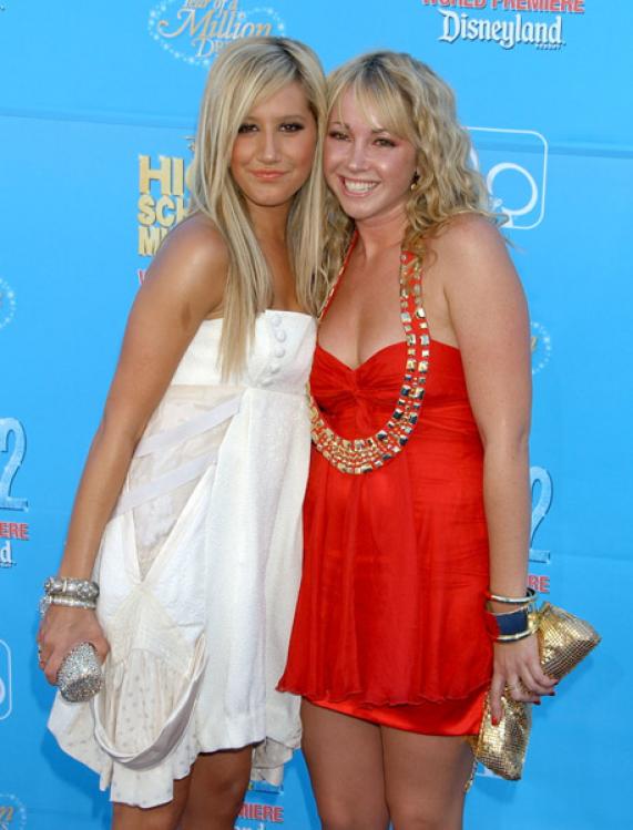 43390_ashley_tisdale_o_4_269557_122_207lo.jpg