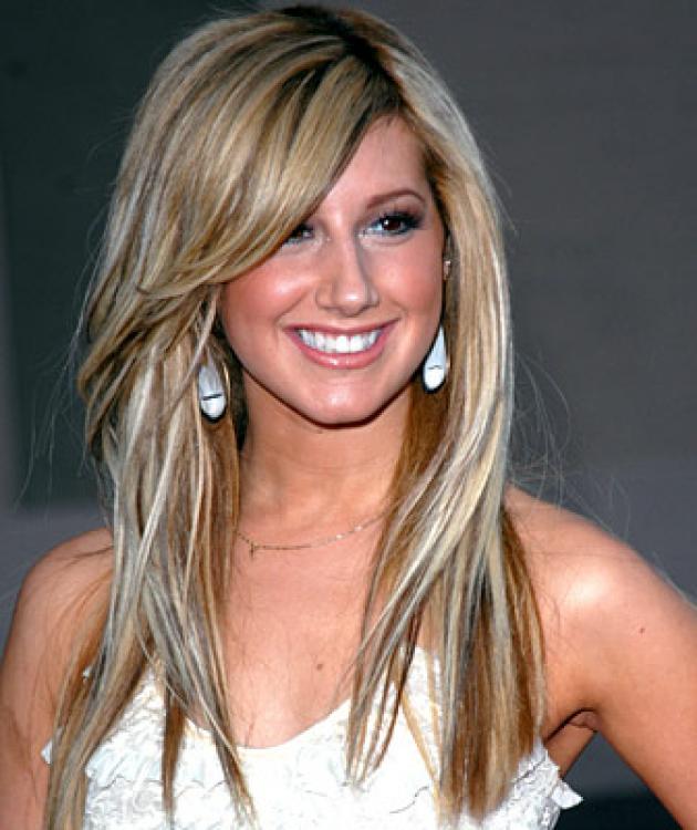 43505_ashley_tisdale_400_021507_122_223lo.jpg