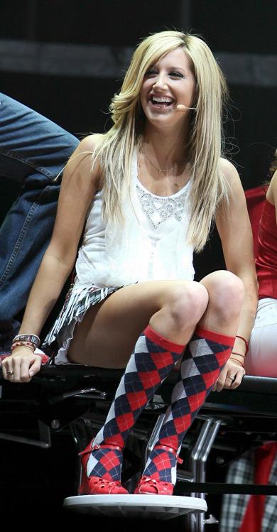 90138_Ashley_tisdale_HSM_tour_0984_123_504lo.jpg