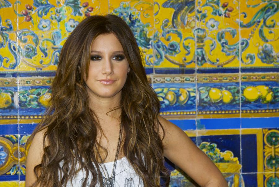 94644_full_ashley_tisdale_13_wenn2454762_122_661lo.jpg