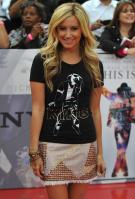 42821_112158_ashley_tisdale_large_122_348lo.jpg