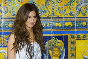 94692_full_ashley_tisdale_09_wenn2454757_122_689lo.jpg