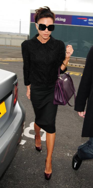 68836_Celebutopia-Victoria_Beckham_at_Heathrow_Airport-03_122_244lo.jpg